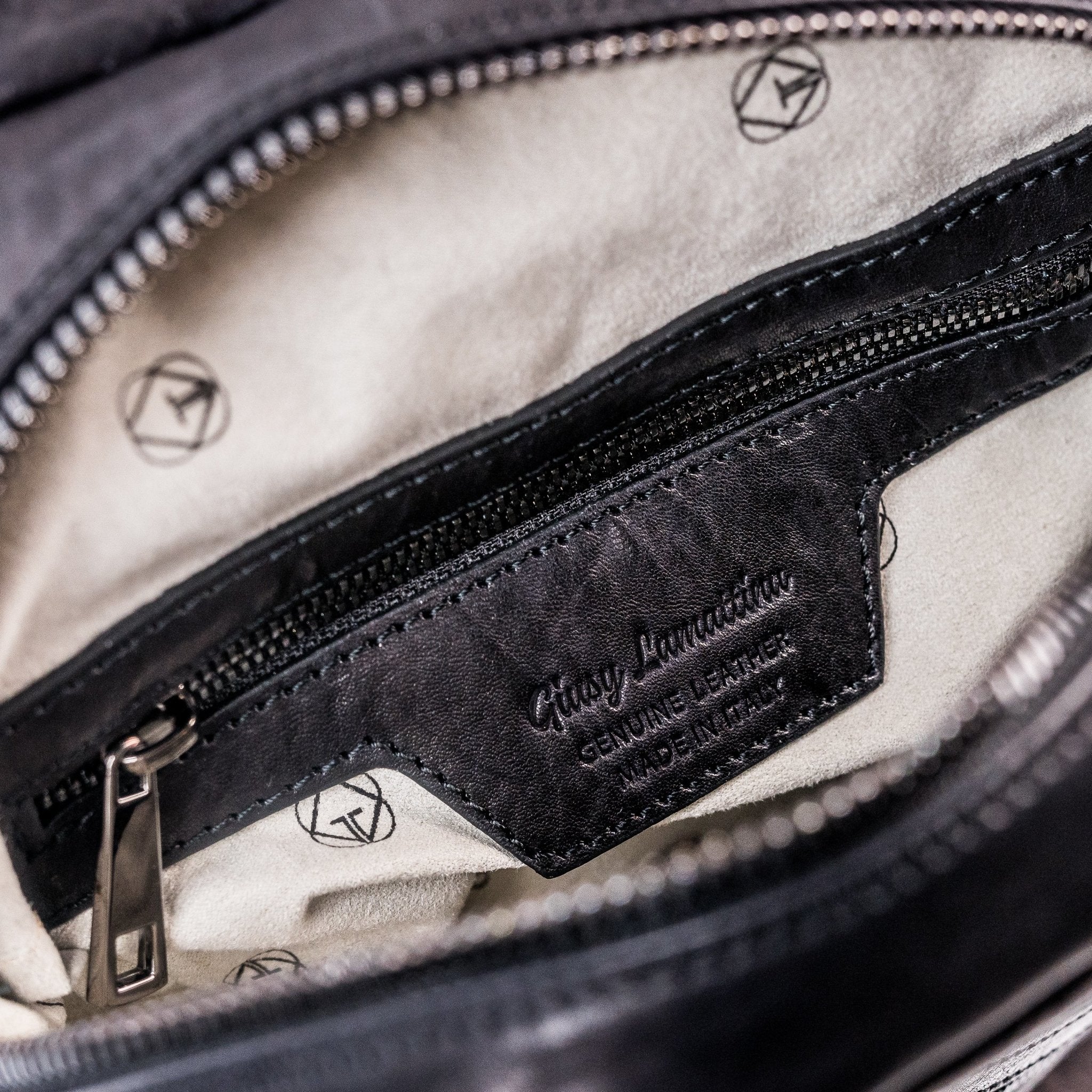 Schultertasche TRAVELLER - Giusy Lamattina